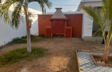 NGUERIGNE : Villa contemporaine plain pied avec piscine à vendre