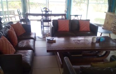 NGAPAROU : Villa traditionnelle atypique 4 chambres avec vue sur mer à vendre