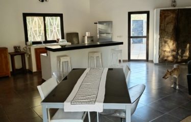 NGUEKHOKH : Villa 4 chambres avec piscine sur terrain de 3 100 m2 à vendre