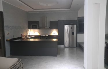 NGUERIGNE : Villa contemporaine R+1 avec piscine à vendre