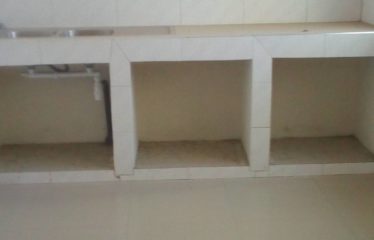 DAKAR MEDINA : Appartement F4 au Centenaire à louer