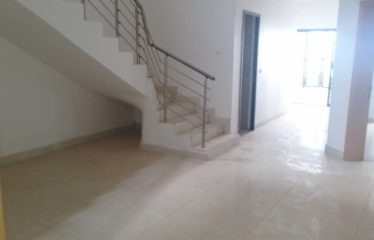 DAKAR ALMADIES : Duplex F6 à louer