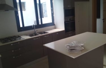 DAKAR ALMADIES : Duplex F6 à louer