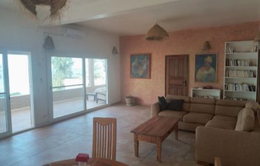 NIANING : Villa pieds dans l’eau à vendre