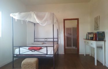 NIANING : Villa pieds dans l’eau à vendre