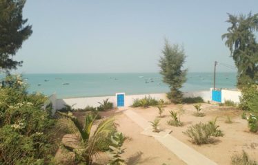 NIANING : Villa pieds dans l’eau à vendre