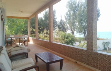 NIANING : Villa pieds dans l’eau à vendre