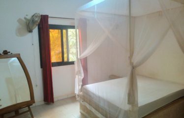 NIANING : Villa pieds dans l’eau à vendre