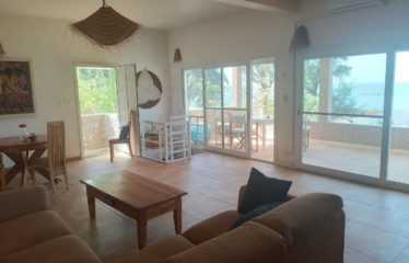 NIANING : Villa pieds dans l’eau à vendre