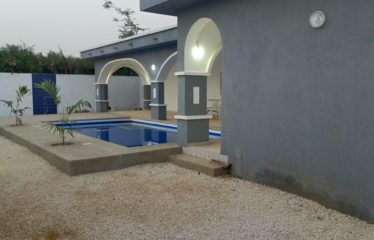 NGAPAROU : Villa 3 chambres et un studio avec piscine à louer (longue durée)