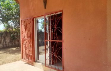 BANDIA : Case 3 chambres avec piscine à vendre