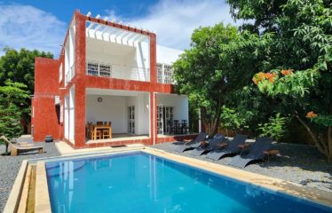 NGAPAROU : Villa en R+1 à louer