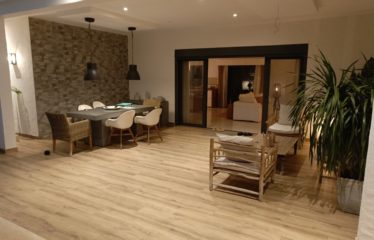 NGUERIGNE : Villa de standing avec piscine à vendre