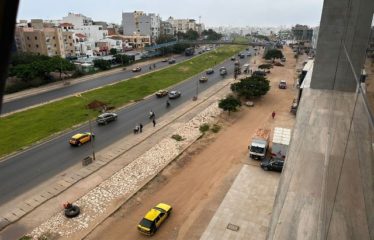 DAKAR OUEST FOIRE : Bureau à louer sur la VDN à côte du supermarché