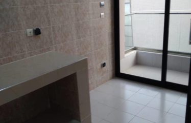 DAKAR GUEDIAWAYE : Immeuble à vendre R+4