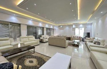 DAKAR FANN RESIDENCE : Villa 8 pièces à louer