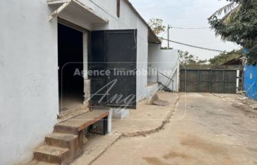 DAKAR HANN : Entreprôts à louer 200 m²
