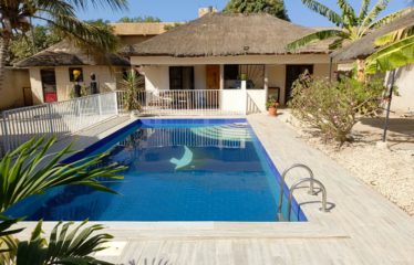 WARANG : Ensemble de 3 cases avec piscine à vendre