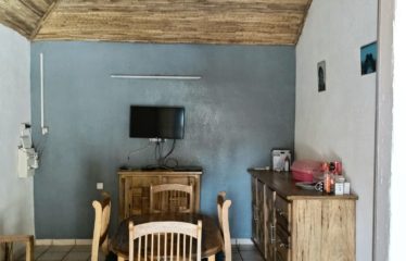 WARANG : Ensemble de 3 cases avec piscine à vendre