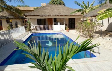 WARANG : Ensemble de 3 cases avec piscine à vendre