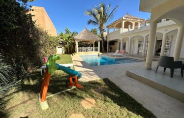 NGAPAROU : Villa 3 chambres avec piscine deuxième ligne à vendre