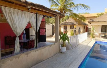 WARANG : Ensemble de 3 cases avec piscine à vendre