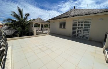 NGAPAROU : Villa 3 chambres avec piscine deuxième ligne à vendre