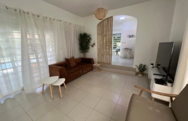 NGAPAROU : Villa 3 chambres avec piscine deuxième ligne à vendre