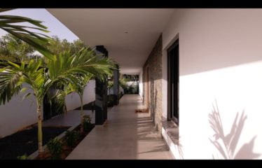 NGAPAROU : Superbe villa Contemporaine de 400M² habitables 6 chambres piscine solaire à vendre